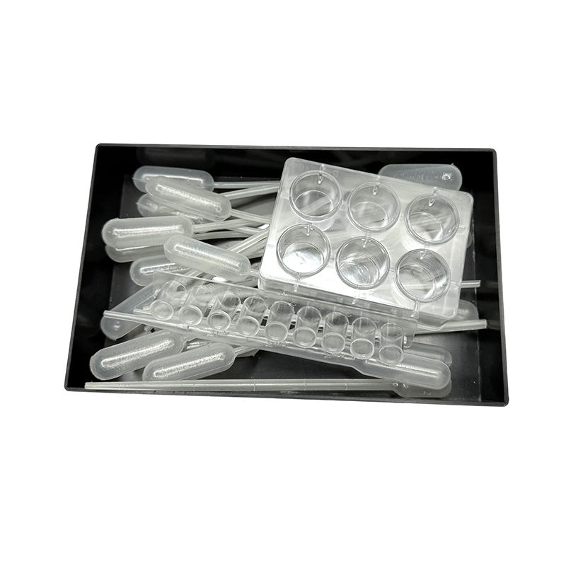 Laboratory plastic droppers and well plates are commonly used