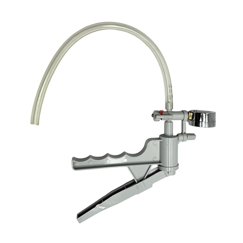 Hand operated vacuum pump with gauge for lab/air extraction device